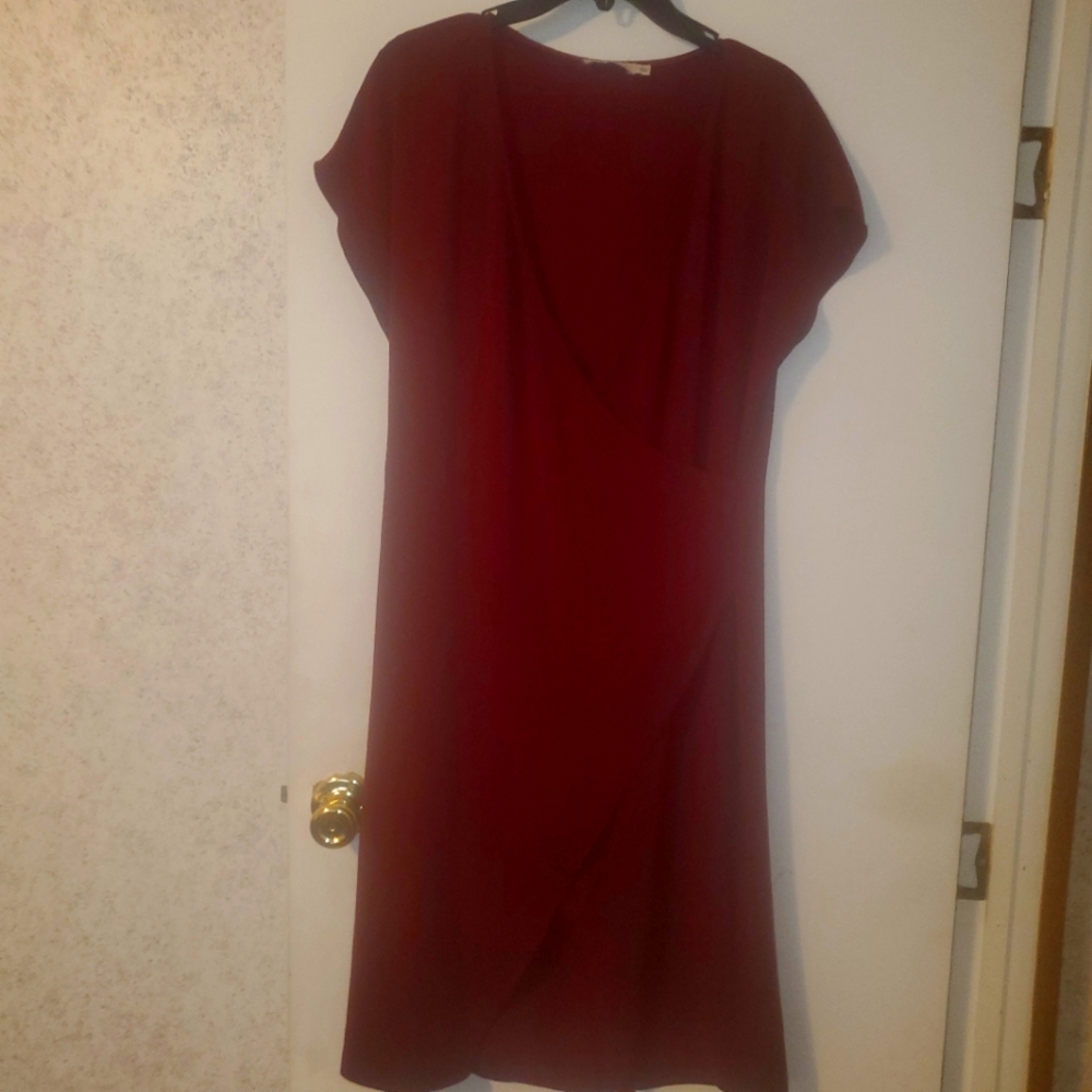 Lush, small, Burgundy
